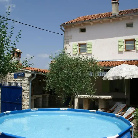 Traditional With Private Pool Casa de Férias