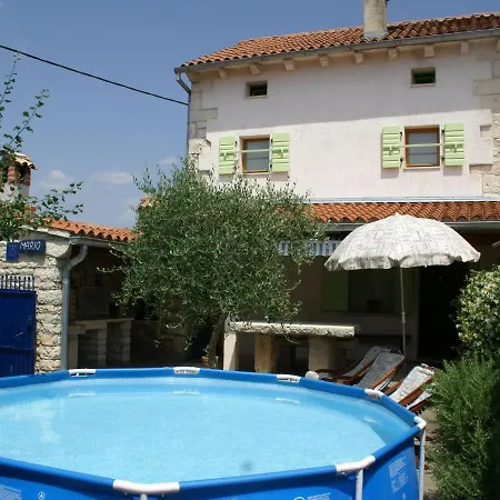 Traditional With Private Pool Nyaraló *