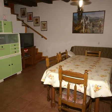Traditional With Private Pool Nyaraló